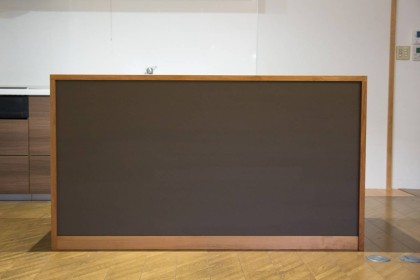 食器棚 カウンター　無垢　黒板