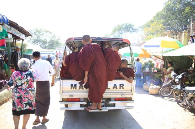 Myanmar Bagan ミャンマー　バガン　ポッパ山　Mt. Popa